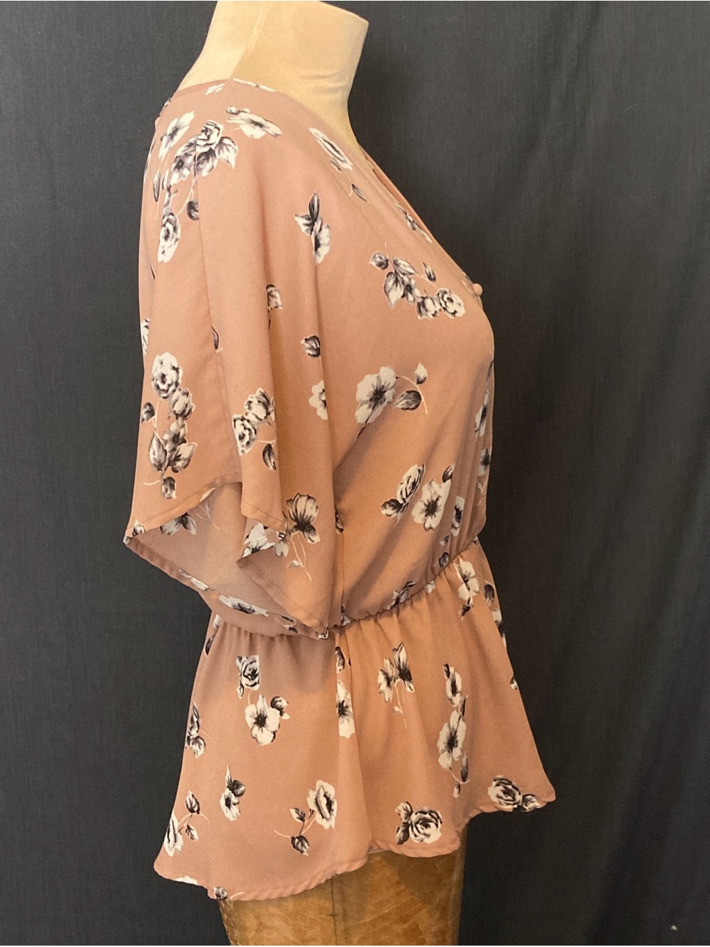 Vintage 90s Sienna Sky Floral Peplum V‑Neck Blouse in Dusty Pink - Picture 4 of 12